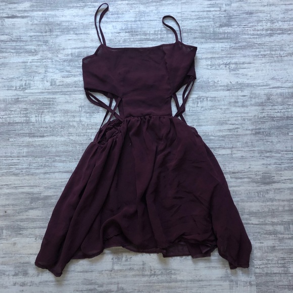 Brandy Melville Dresses & Skirts - Brandy Melville side cut out dress